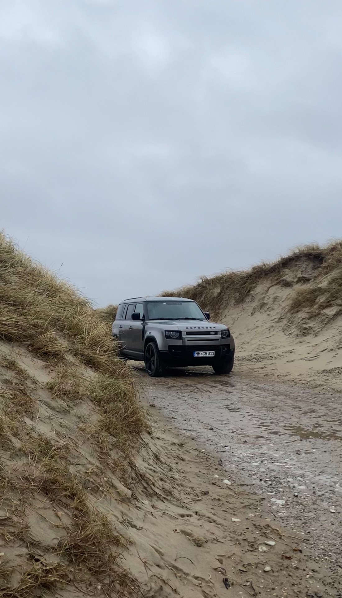 Land Rover Defender in den Dünen