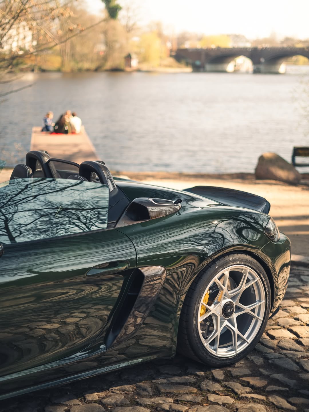 Porsche 718 Spyder RS am Wasser